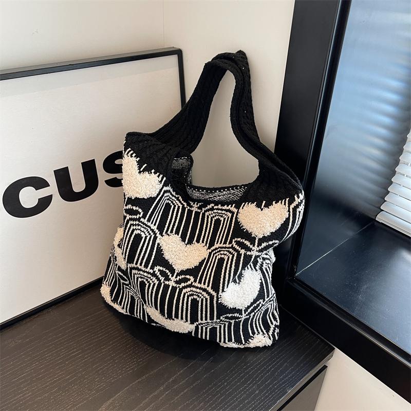 Leisure Knitted Tote Bag Women's New Fashion Versatile Single Shoulder Bags Heart Flower Large Capacity Commuter Shopping Bags
