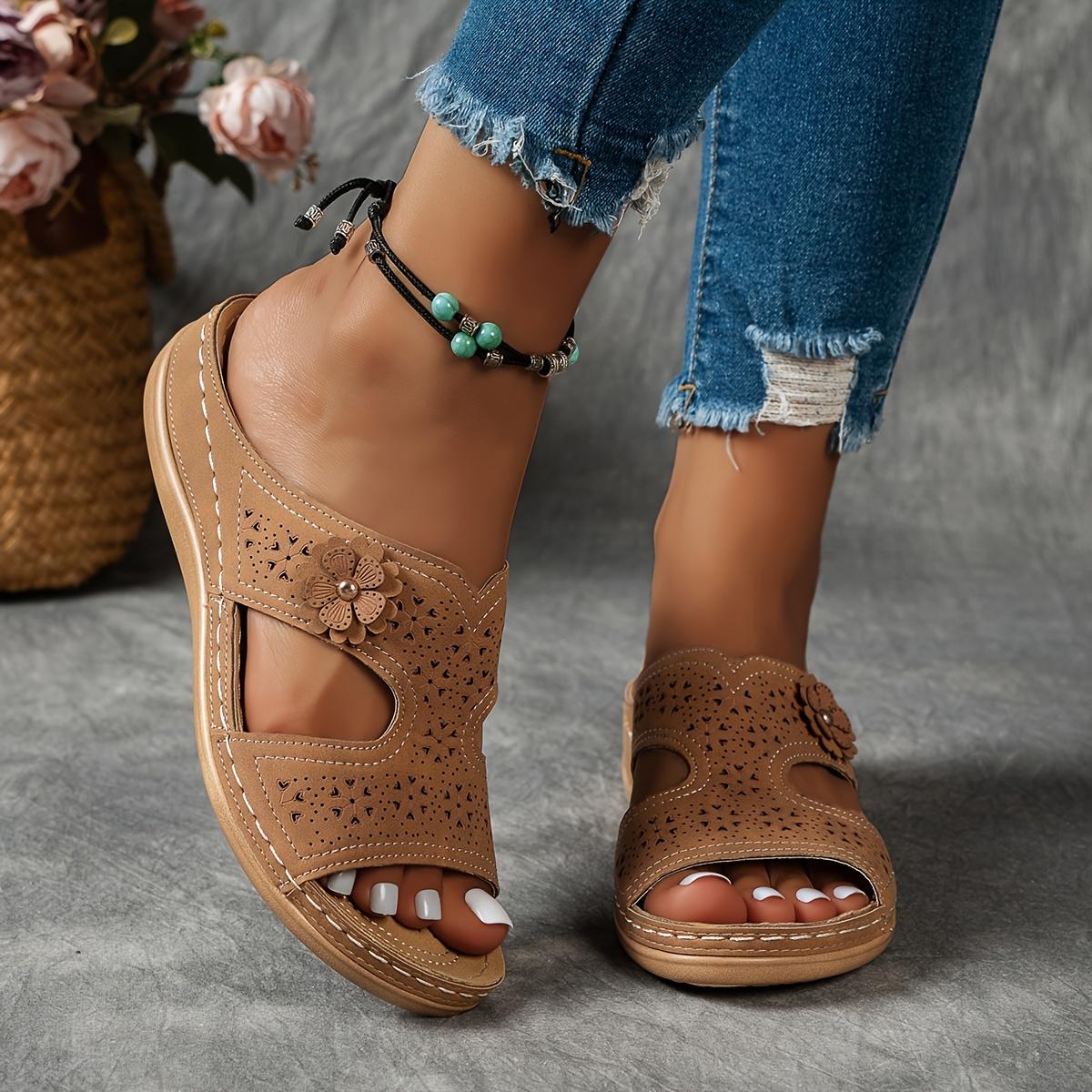 Женские босоножки на танкетке с мягкой подошвой цветочный декор повседневная удобная летняя обувь для отдыха на открытом воздухе 43 коричневый 1966₽