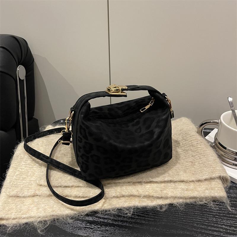 Fashionable Womens Crossbody Bucket Bag Made Of Pu For Casual Outings