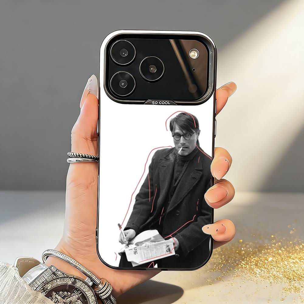 

Чехол для телефона M-Mads M-Mikkelsen H-Hannibal Для iPhone17,16,15,14,13,12,11,Pro,MAX Белый Матовый Ударопрочный Чехол iPhone16plus