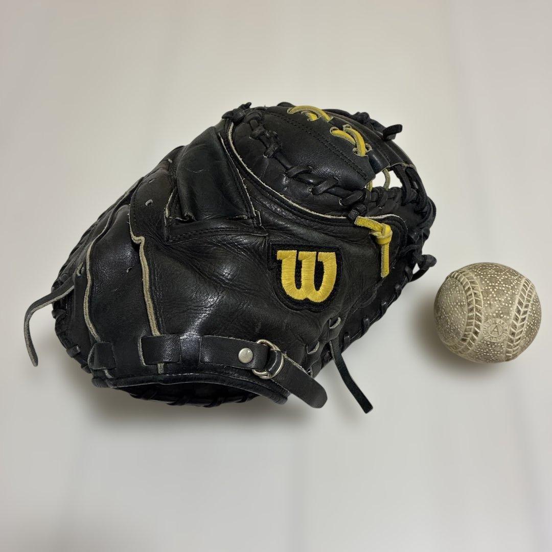 Used Wilson Softball Catcher s Mitt Black/Yellow