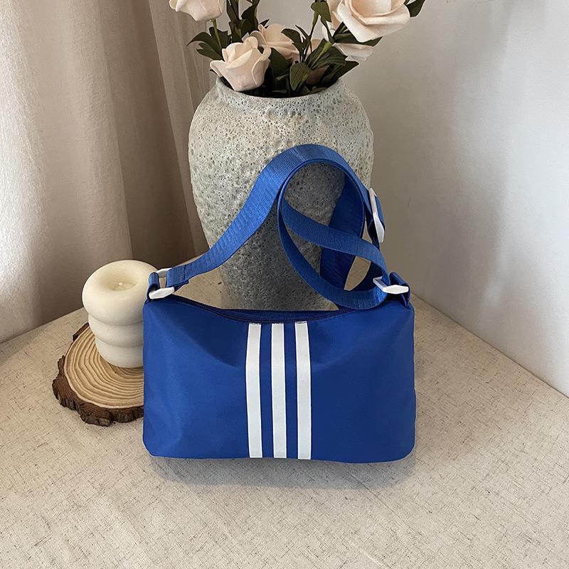 

2024 женская стильная универсальная нейлоновая сумка через плечо - легкая, простая и модная сумка через плечо для спорта и отдыха синий