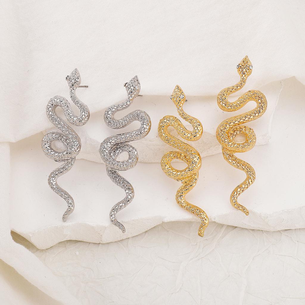 European American Twisted Snake Earrings Light Luxury Exquisite Zodiac Snake Animal Earrings For Women Trendy Fashion Jewelry