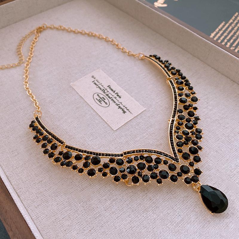 Náhrdelník s květinou z vsazených diamantů a retro náramek s náušnicemi - Evropský a americký styl Klíční kostní řetízek Špičkové šperky