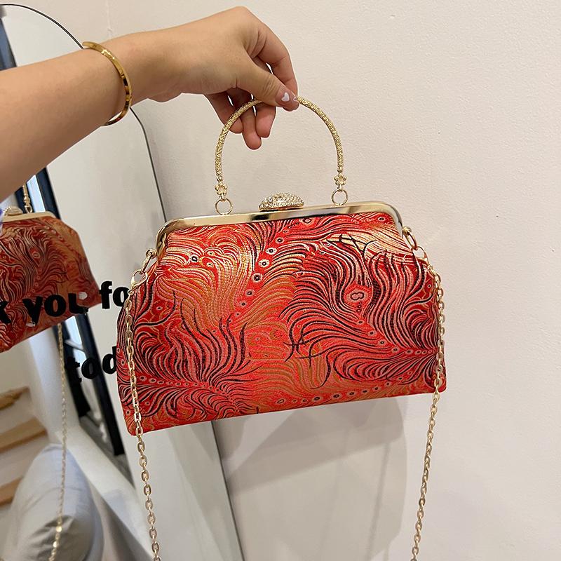Bloemen geborduurde crossbody tassen voor dames Stijlvolle schoudertas met metalen handvat en kettingriem Boheemse clutch handtassen portemonnee