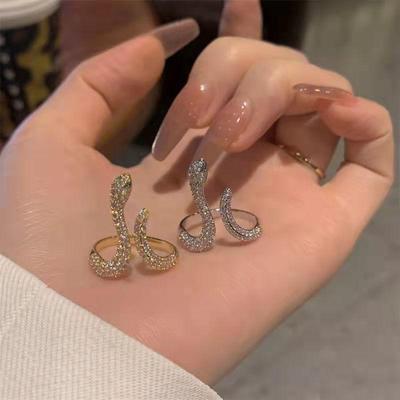König Bombe! High-End Schlangenring: Luxuriöser, mit Zirkonia besetzter, verstellbarer Trendsetter für Frauen