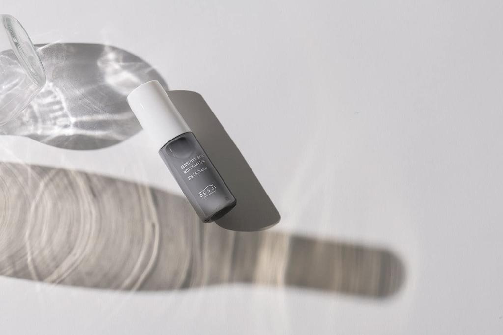 Osaji Sensitive Skin Trial Set je řada péče o pleť navržená k prevenci suchosti a citlivosti, která co nejvíce eliminuje dráždivé složky jako čisticí pleťové mléko.