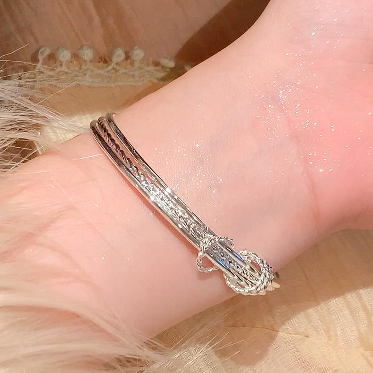 

Многокруговой браслет-колокольчик для женщин Tide Simple Cold Wind универсальный браслет легкий роскошный нишевый темперамент ювелирные изделия высокого класса