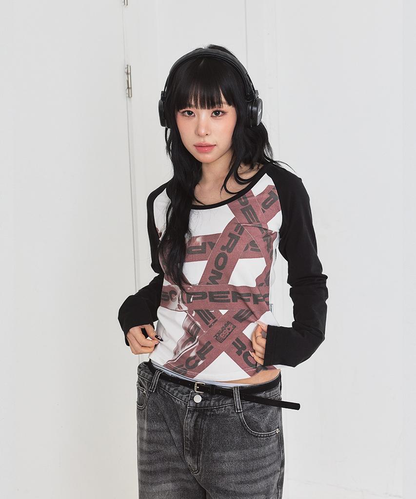 ESCAPEFROM Tape Detail Printed U-Neck Slim Long Sleeve [2 Colors]