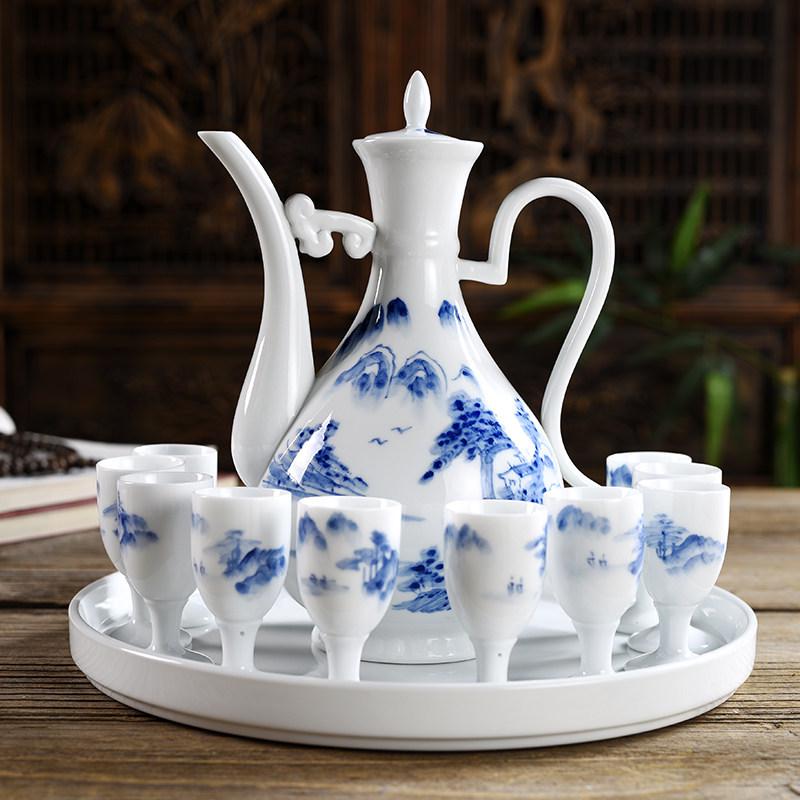 Antique Style Ceramic Wine Set: Decanter & Small Baijiu Cups