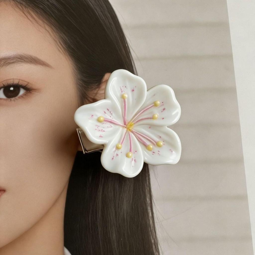 Elegant Floral Claw Hair Clip for Women - Sophisticated Bangs & Side Hair Accessory