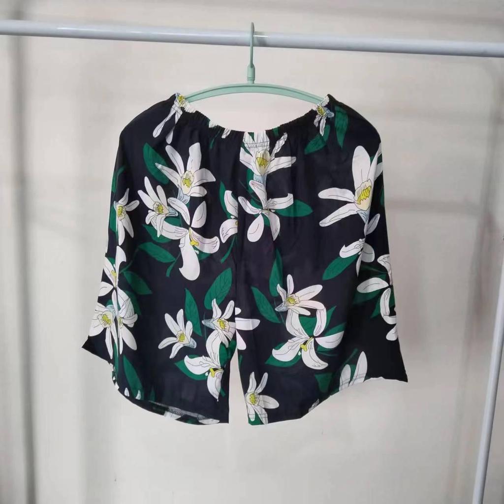 2023 Spring/Summer Women's Casual Cotton Rayon Beach Shorts - Non-Fading, Versatile 5-Point Design for Home or Outdoor Wear.