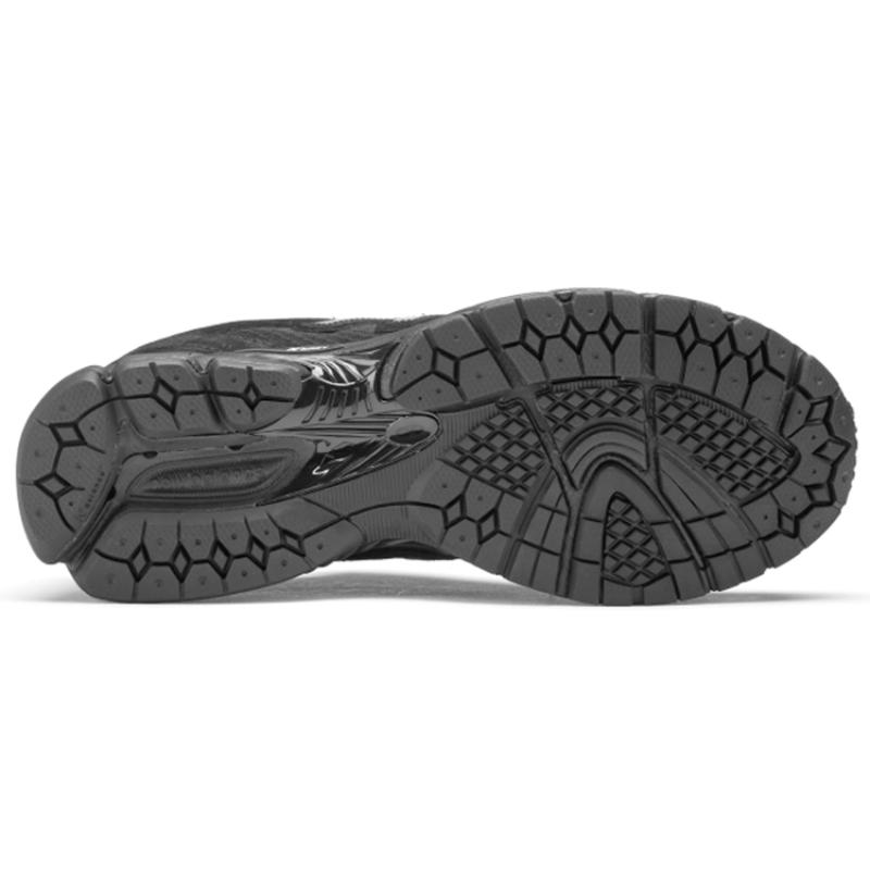 New Balance 860v2 Thisisneverthat Black Sneakers ML860TB2