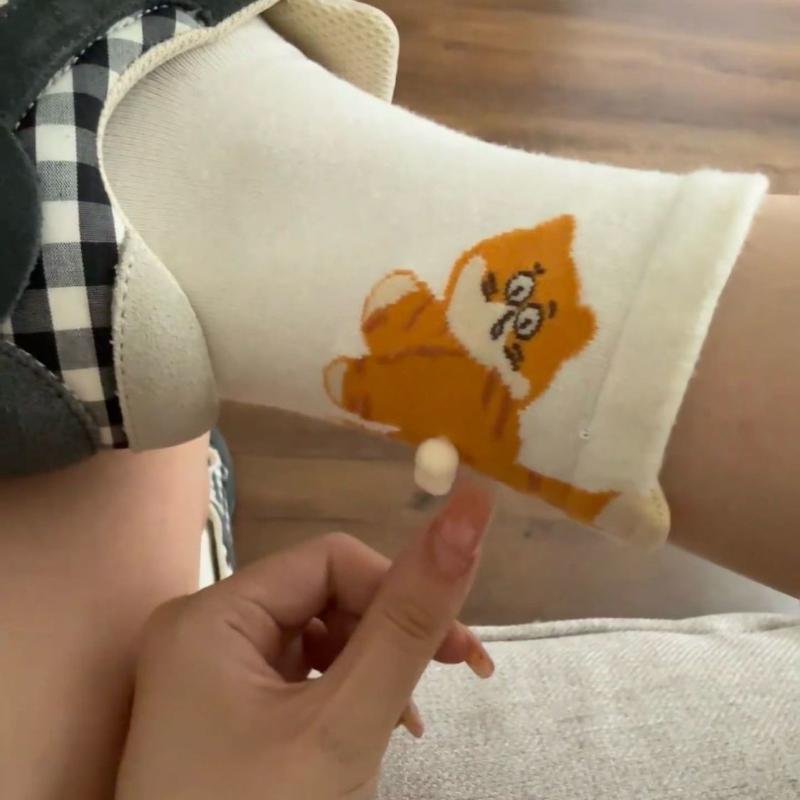 1Pair Cartoon Cat Ladies Cotton Socks Breathable And Comfortable Socks For All Seasons
