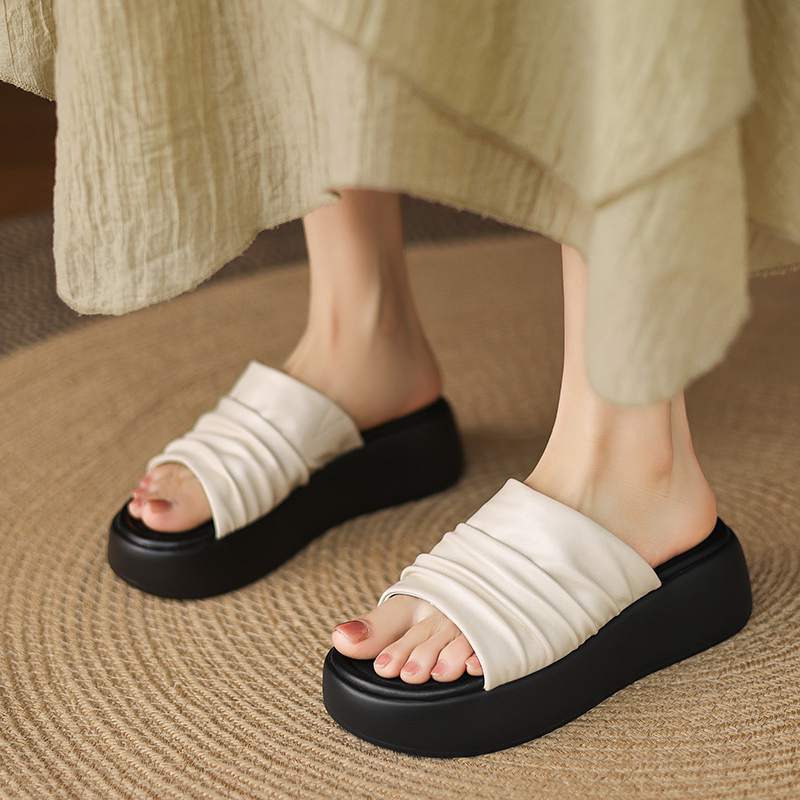 Krazing Pot Cow Skin Summer Size 40 Outside Slippers Thick Bottom Flat Platform Pleated Decoration Women Flip Flops Sandals