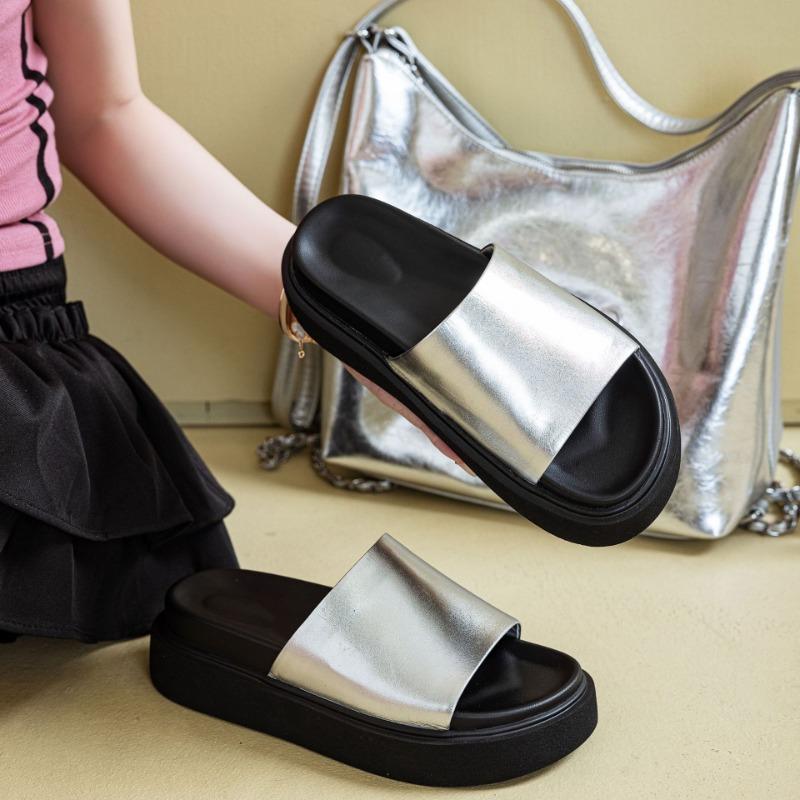 New Thick-soled Shoes for Women's Outerwear Versatile Flip-flops Lazy and Fashionable Beach Shoes