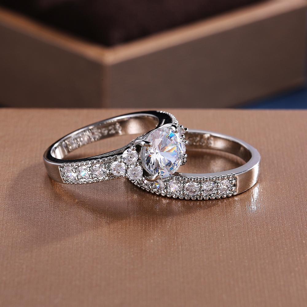 Lot de 2 bagues exquises en cristal de zircone pour femmes, couleur argent, bijoux de mariage tendance pour couple