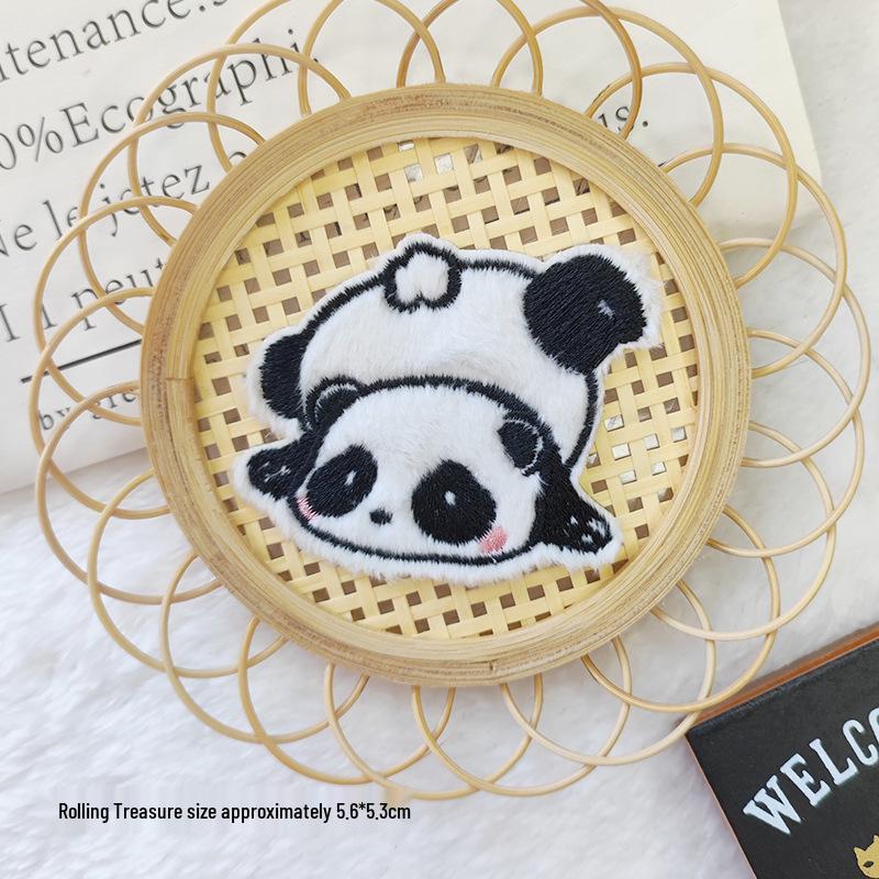 

Плюшевая маленькая панда самоклеящаяся вышитая тканевая нашивка для ремонта и украшения детской одежды