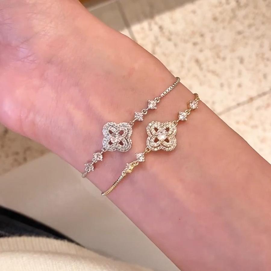 French Light Luxury Double-layer Hollow Flower Bracelet, High-end Simple Girlfriend Jewelry Niche Design Bracelet