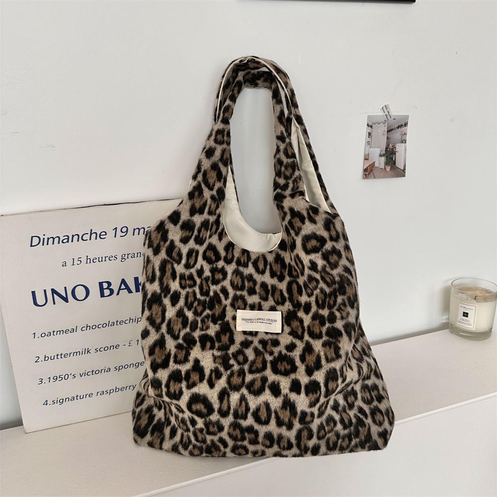 Chic And Trendy Wool Leopard Print Shoulder Tote Bag For Daily Fashion Needs