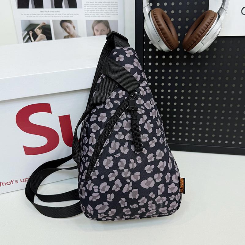 Trendy Leopard Print Large-capacity Breast Bag Niche Versatile Shoulder Bag High-end Casual Commuter Messenger Bag