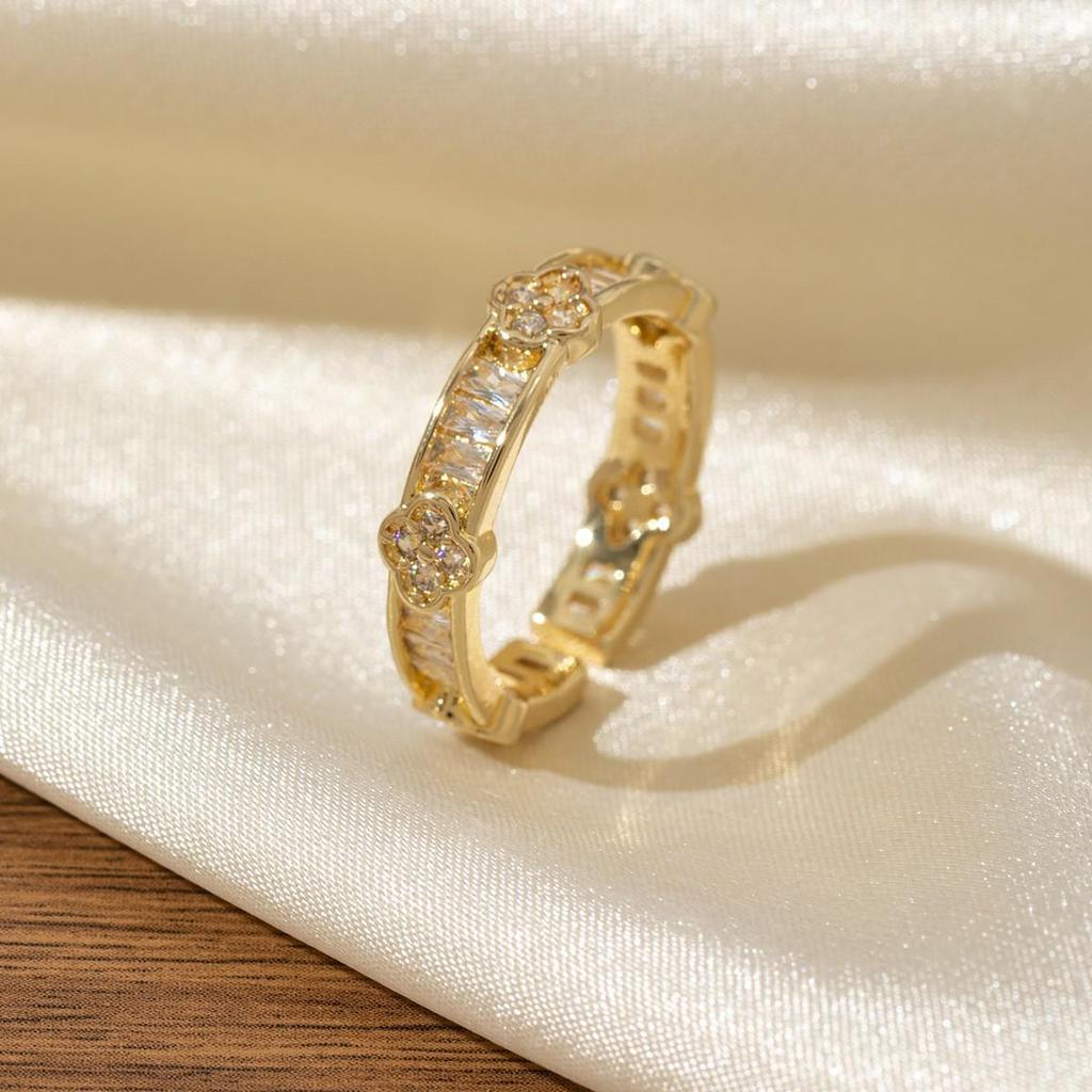 Hollow Rhombus Two-Tone Diamond-Studded Four-Leaf Clover Zirconia Ring for Women