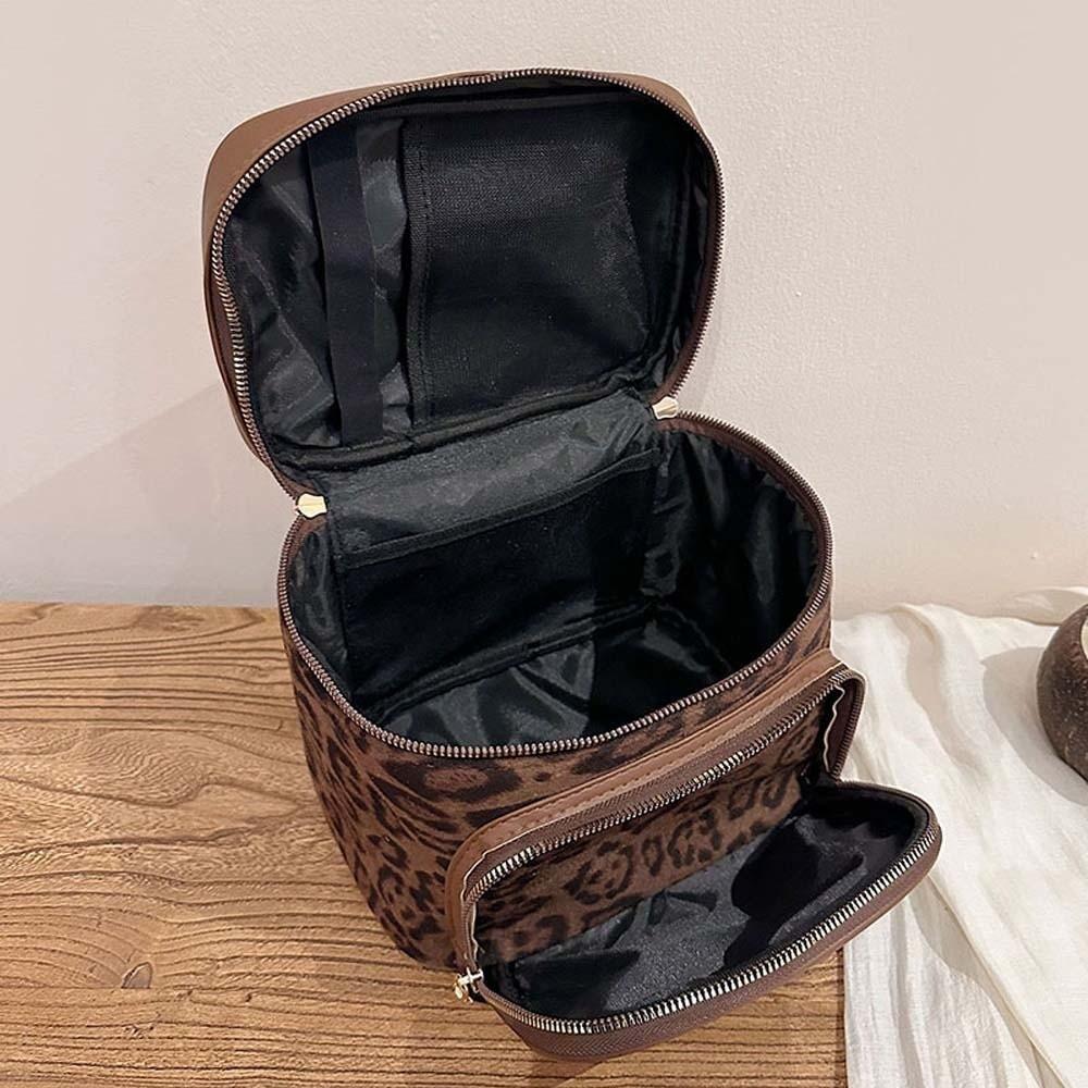 Leather Make Up Pouch Bag Large Capacity Pouch for Make Up Kit Leopard Print Cosmetic Bag Girls