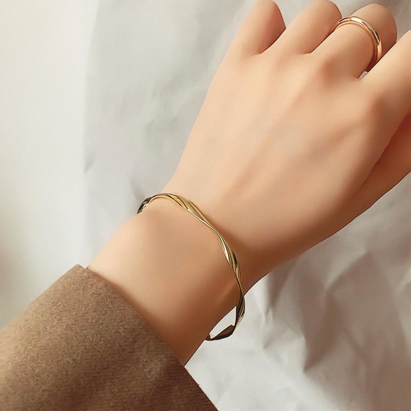 Mobius Women's Cold Style Fashionable Bracelet - Elegant, High-End Women's Jewelry & Accessories