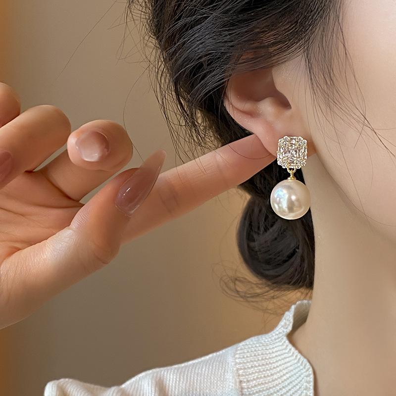 Silver Needle Light Luxury Niche Exquisite Square Zirconium Earrings Female Ins Trendy All-match Temperament Pearl Earrings