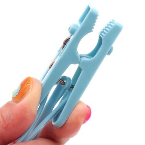 Audiophile Clothespins with String for Hanging On a Pole, 15-Pack, KM1005