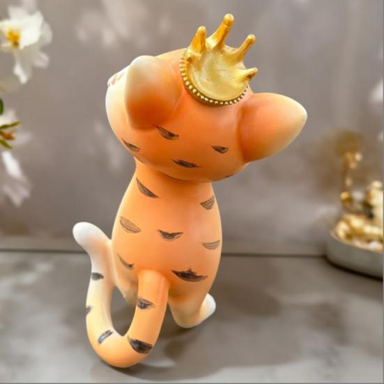 Cat Figurine Small Resin Cat Statue with Crown Cartoon Desktop Ornament
