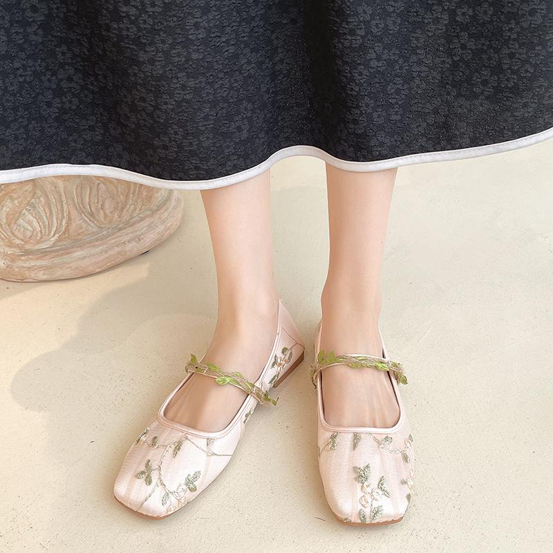 Single shoes embroidered shoes versatile Mary Jane single shoes women cheongsam tea shoes women
