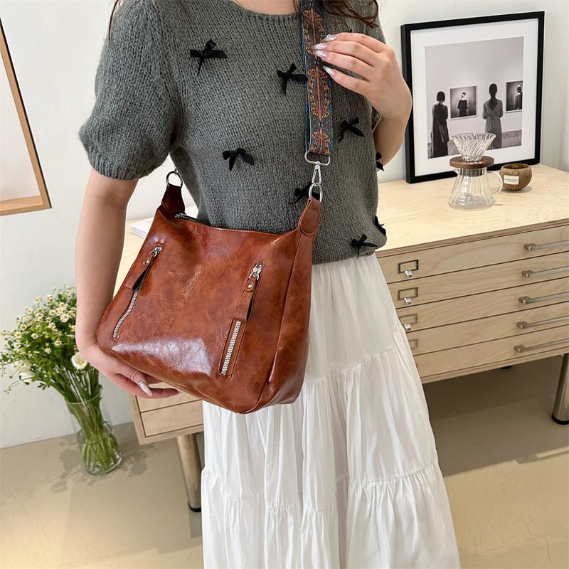 Chic Pu Leather Tote Bag 2024 Trendy Street Style Spacious Shoulder Bag For Women