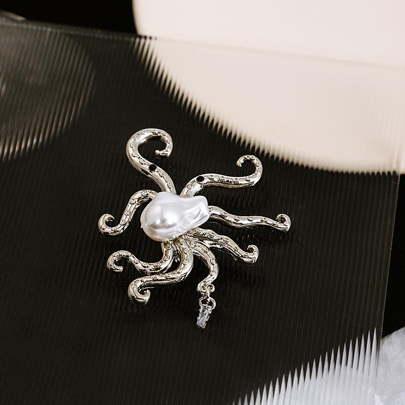 Luxury Baroque Pearl Octopus Brooch: Elegant Metal Marine-Inspired Accessory