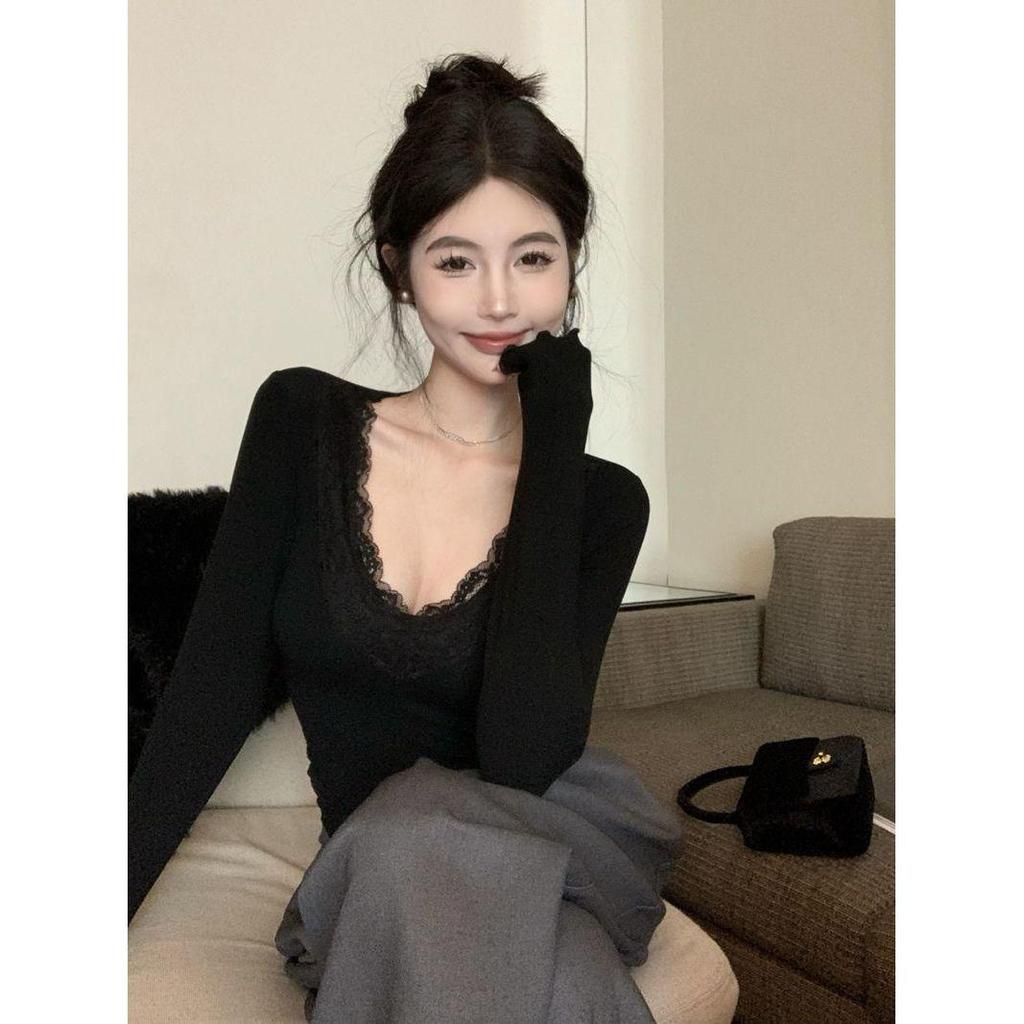 Elegant Lace V-Neck Women's Slimming T-shirt - Autumn/Winter 2025 Collection