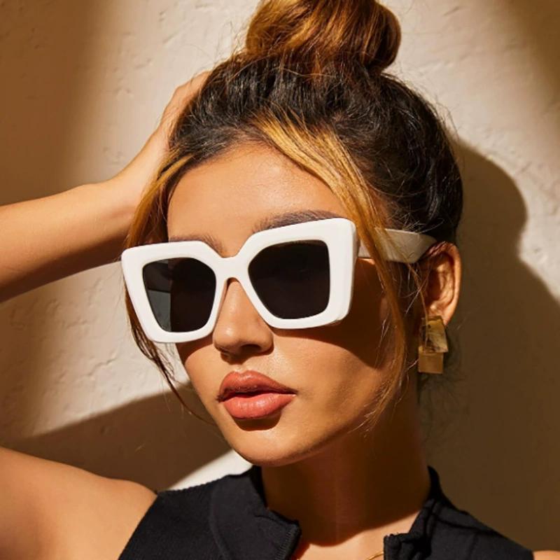 

New Fashion Luxury Square Sunglasses Women Retro Oversize Sun Glasses Female Big Frame Shades Black Lady UV400 Sexy Oculos