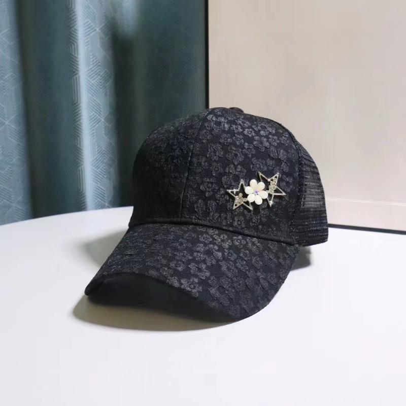 

Элегантная бейсболка с цветочным кружевом для женщин — мягкая, дышащая и регулируемая кепка для папы со стразами — идеально подходит для повседневного наряда и в качестве подарка чёрный