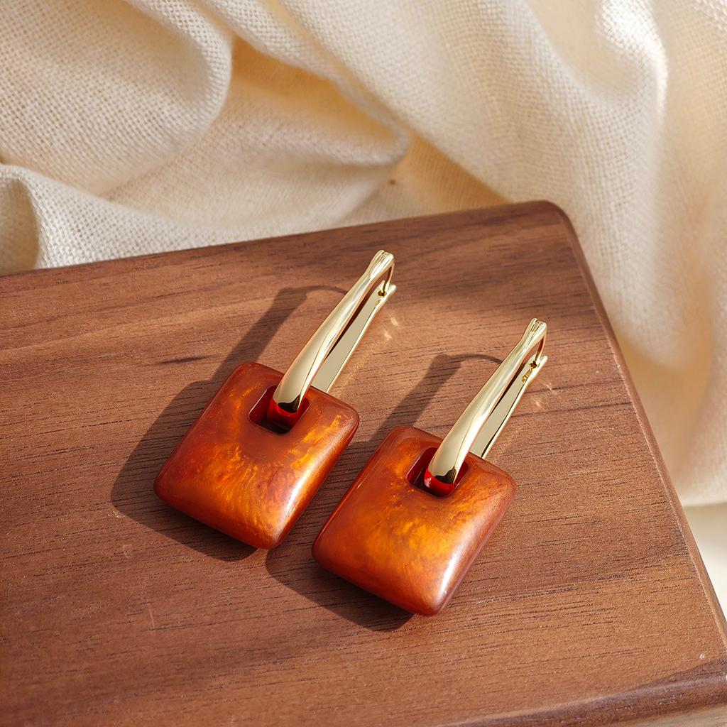 Retro Square Earrings, Ear Buckles, High-End Sense White Atmosphere Exaggerated Personality Temperament Earrings