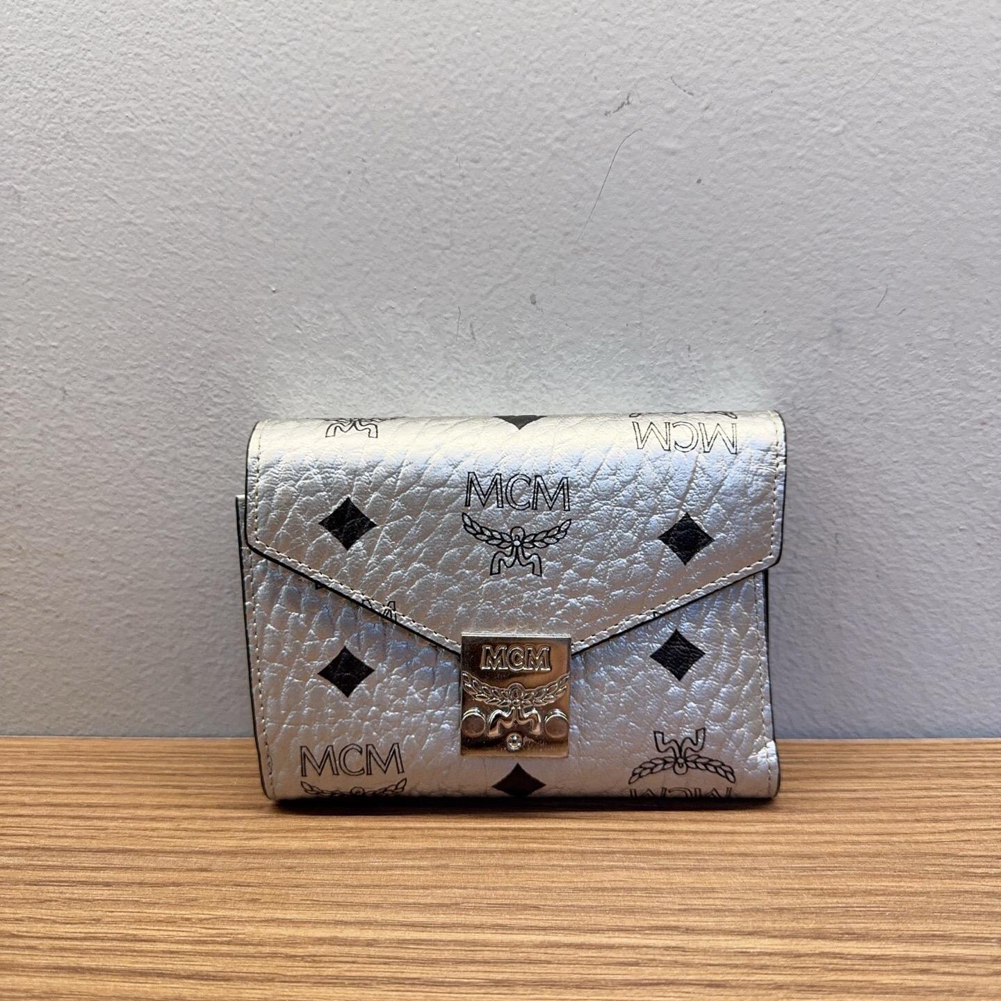 [Pre-Owned] Gray Coated Canvas Small Card Holder - Very Good #1NE7PXS ONE SIZE