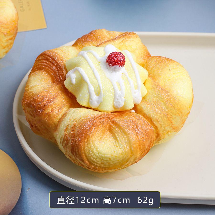 1Pcs Slow Rebound Simulation Bread Series Model Food Props Feel Wet And Soft, Pinch Toys And Fake Soft Fragrance.