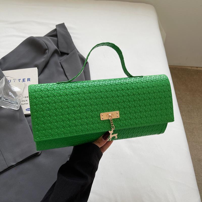 

Wind niche high-end woven shoulder portable baguette bag fashionable and exquisite horizontal hand-held dinner bag зелёный