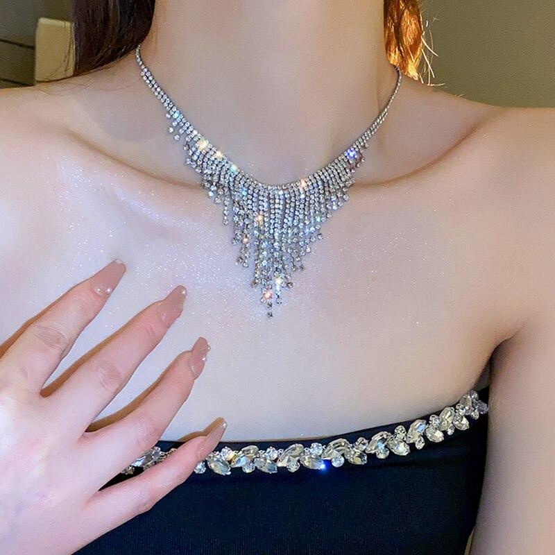 Sexy Kristall-Quasten-Halskette für Damen Glänzende Geometrische Strassstein-Ketten-Choker-Halskette für Kleid Nachtclub Jazz Dance Schmuck