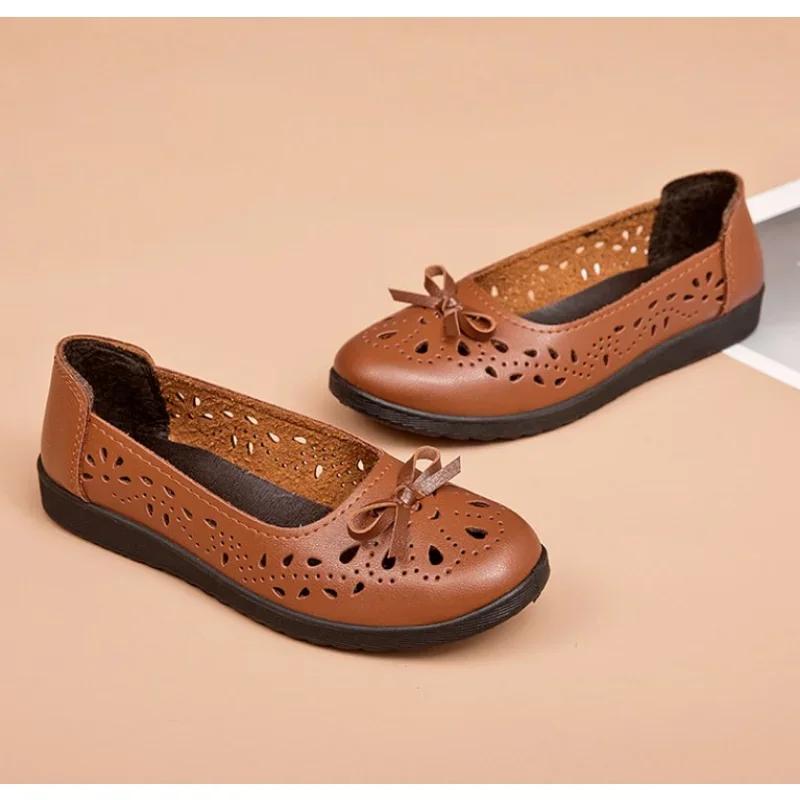 2025 Sandals Soft Sole Leather Shoes Anti Slip Middle and Old Age Hole Shoes Women's Flat Sole Anti Slip Hollow Breathable
