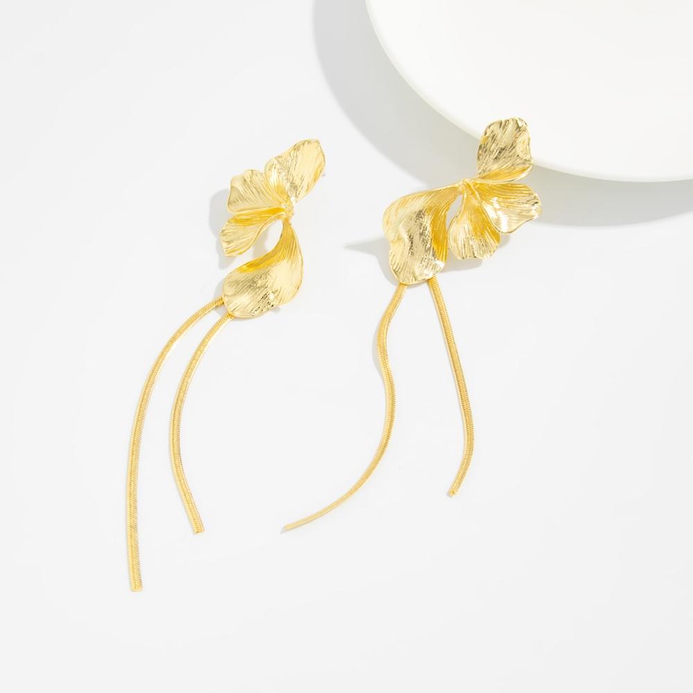 Charms Irregular Petal Flower Long Chain Tassel Earrings for Women Trendy Lady Party Earrings Accessories on Ear Fashion Jewelry