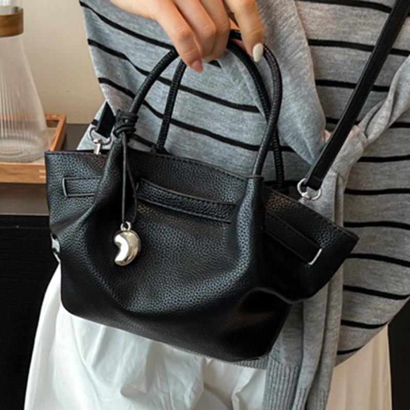 Korean version of retro portable bucket bag women's 2025 summer new light foreign-grade texture casual shoulder messenger bag