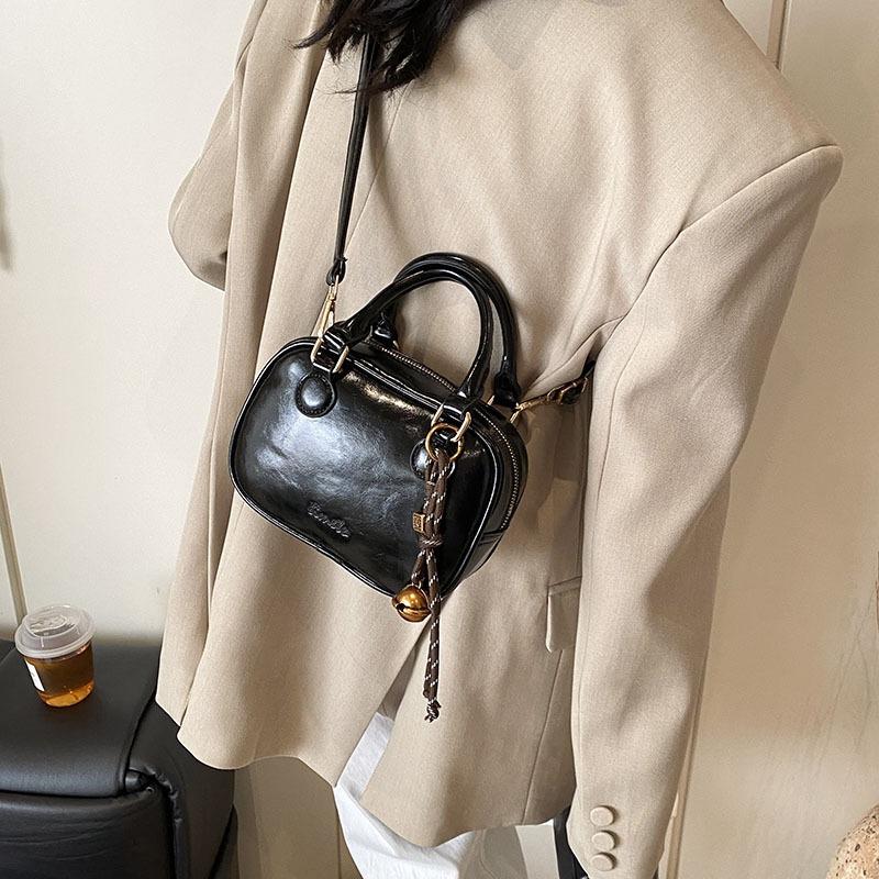 Small bag women's new matte retro messenger bag women's simple portable small square bag