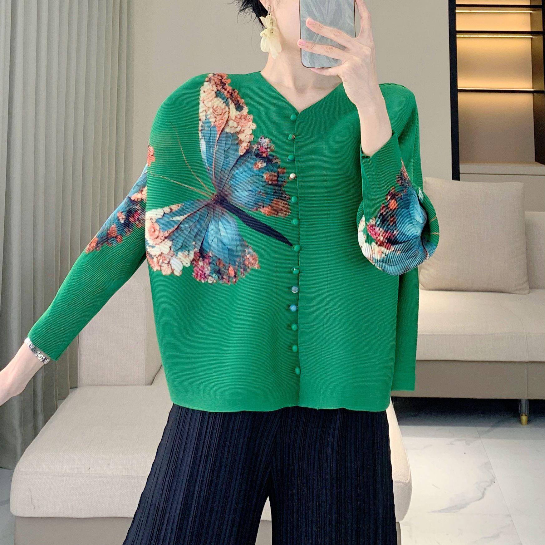

2025 Spring Butterfly Print Ruched Nine-Sleeve Cardigan: Chinese Style Buttoned Top for Moms One Size [Weight: 90-150 lbs] рожевий
