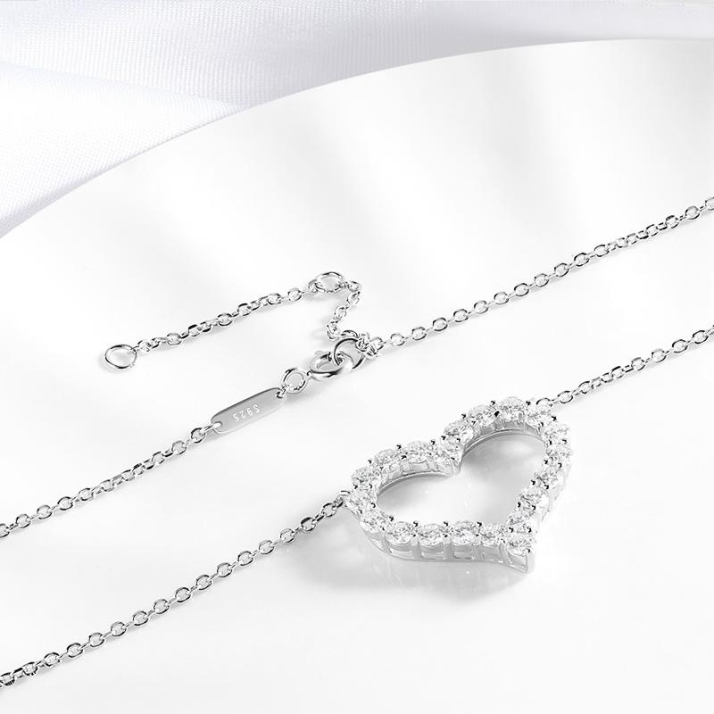 Smyoue 2CT Pass Tested Moissanite Heart Necklace for Women S925 Silver Plated Platinum Simulated Diamonds Pendant Birthday Gift