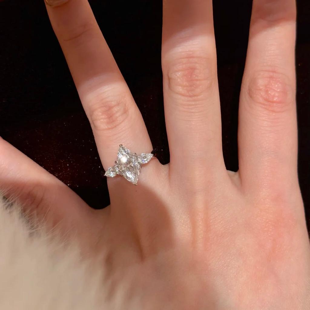 Light Luxury High-End Temperament Large Horse Eye Zircon Ring Fashion Simulation Moissanite Engagement Ring Diamond Ring