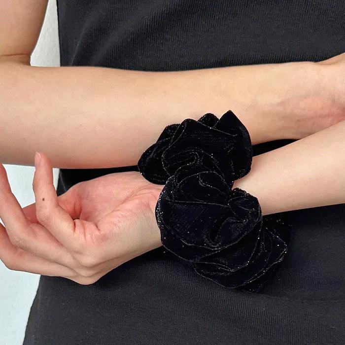 twinkle velvet scrunchie - black